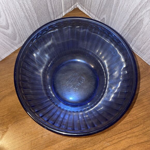 Vintage Pyrex #7402 Cobalt Blue Ribbed Mixing Bowl 6 Cup 1.5 L Scuffed Bottom - Picture 2 of 7